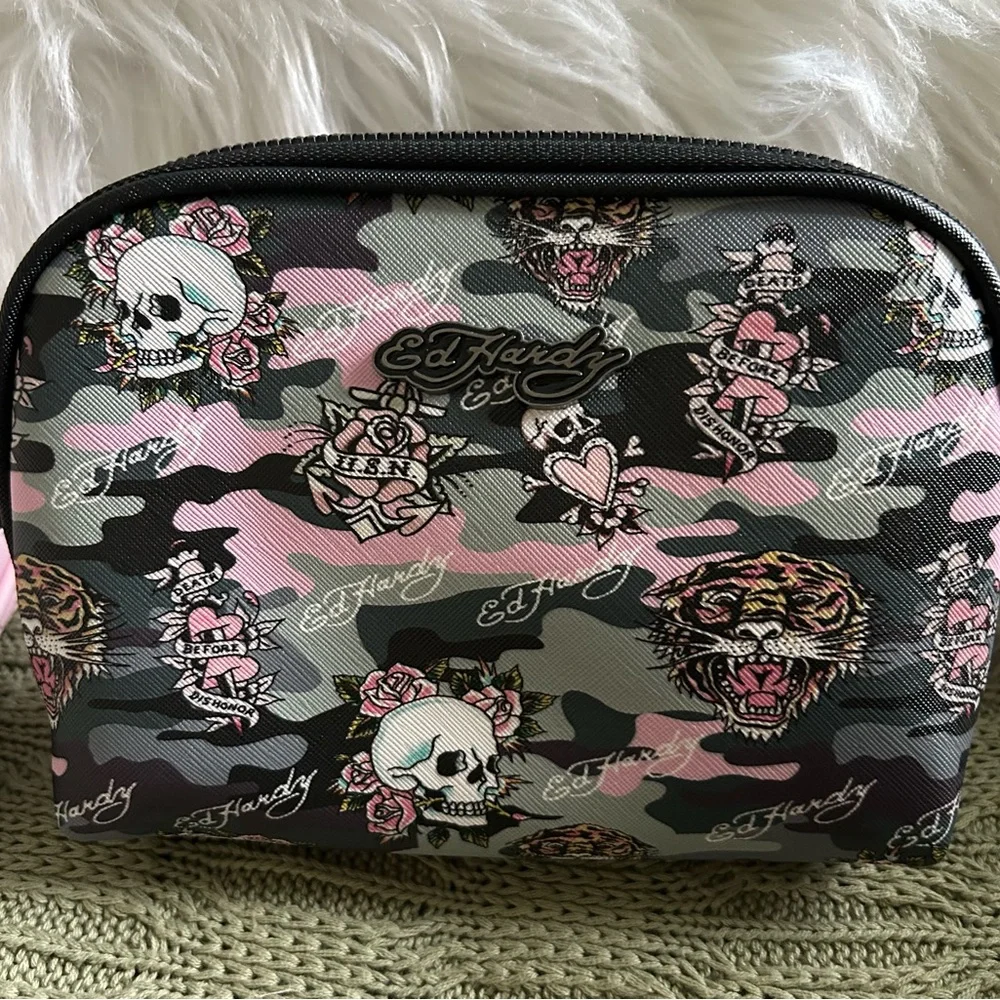 NWT Ed Hardy Pink Small Camo Cosmetic Pouch Bundle with Black Ribbon gift tie